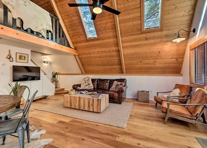 Deck & Forest Views: A-frame Holiday home