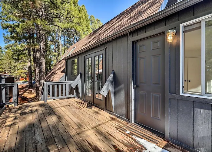 Deck & Forest Views: A-frame Munds Park