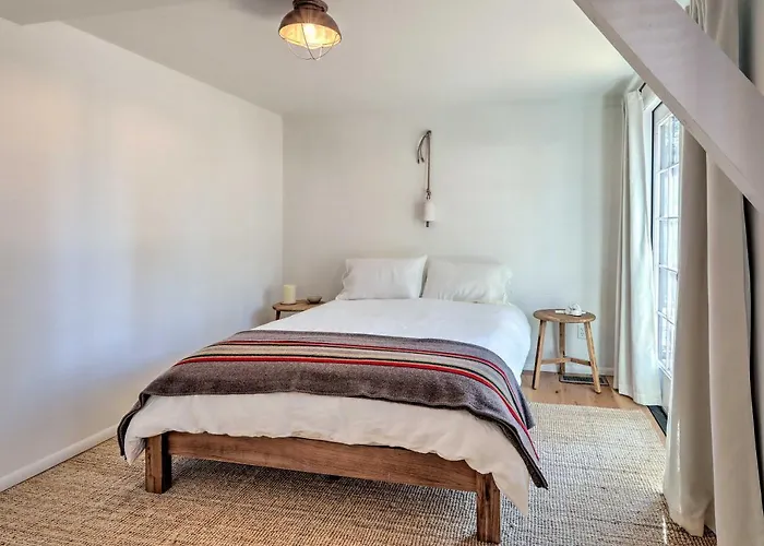Deck & Forest Views: A-frame Munds Park